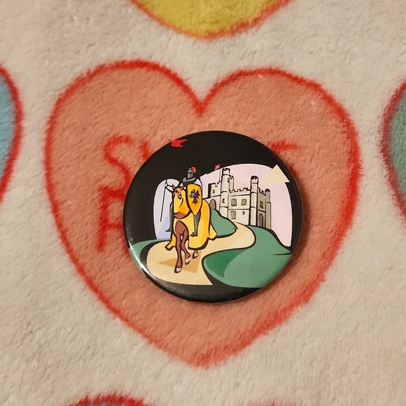 Knight Pin Button - Picture 1 of 1